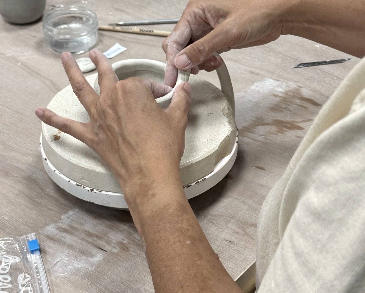 Workshop handvormen keramiek bij Meer dan klei in Den Bosch